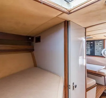 Tj Di Jetset Hotel en barco